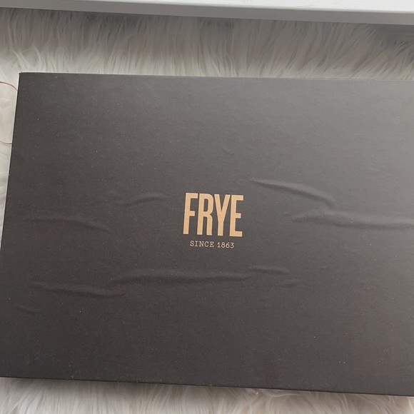 Frye Beanie and Card Case New In Box - Picture 6 of 6